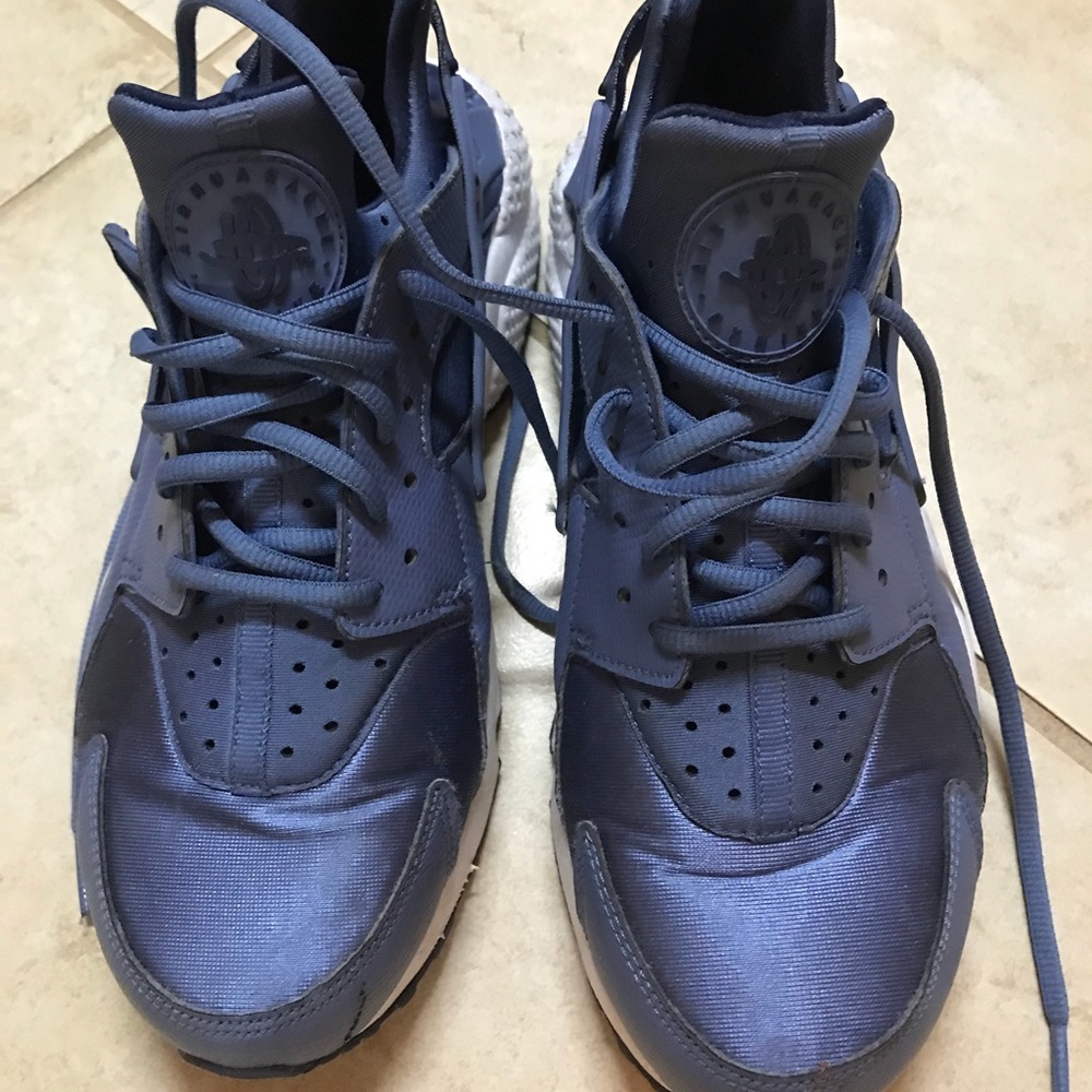 Nike Huarche tennis shoes
